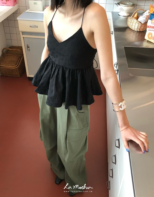 美背蕾絲傘擺上衣